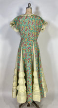 Load image into Gallery viewer, 1950's VIVID unique homemade yellow paisley cotton dress w/full skirt size Medium