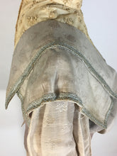 Load image into Gallery viewer, Edwardian 1900's MUSEUM QUALITY silk jacquard afternoon blouse with lace