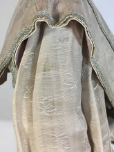 Load image into Gallery viewer, Edwardian 1900's MUSEUM QUALITY silk jacquard afternoon blouse with lace