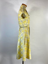 Load image into Gallery viewer, 1960's COTTON yellow & grey check plaid shirtdress with belt Petite-size
