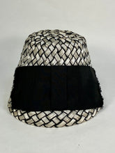 Load image into Gallery viewer, 1960's 60s Silver & Black straw 'bucket' style hat by LESLIE JAMES + original hat box