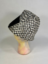 Load image into Gallery viewer, 1960's 60s Silver & Black straw 'bucket' style hat by LESLIE JAMES + original hat box