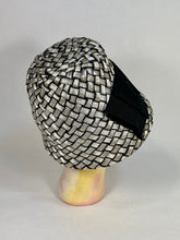 Load image into Gallery viewer, 1960's 60s Silver & Black straw 'bucket' style hat by LESLIE JAMES + original hat box