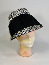 Load image into Gallery viewer, 1960's 60s Silver & Black straw 'bucket' style hat by LESLIE JAMES + original hat box