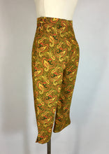 Load image into Gallery viewer, 1950’s Vivid gold paisley cotton high waist Capri pedal-pusher pants