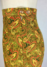 Load image into Gallery viewer, 1950’s Vivid gold paisley cotton high waist Capri pedal-pusher pants