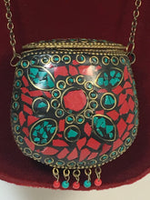 Load image into Gallery viewer, 1970’s Bohemian mini stone chip and metal pouch necklace