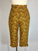 Load image into Gallery viewer, 1950’s Vivid gold paisley cotton high waist Capri pedal-pusher pants