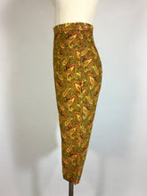 Load image into Gallery viewer, 1950’s Vivid gold paisley cotton high waist Capri pedal-pusher pants