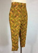 Load image into Gallery viewer, 1950’s Vivid gold paisley cotton high waist Capri pedal-pusher pants