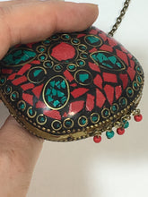 Load image into Gallery viewer, 1970’s Bohemian mini stone chip and metal pouch necklace