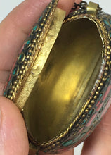Load image into Gallery viewer, 1970’s Bohemian mini stone chip and metal pouch necklace