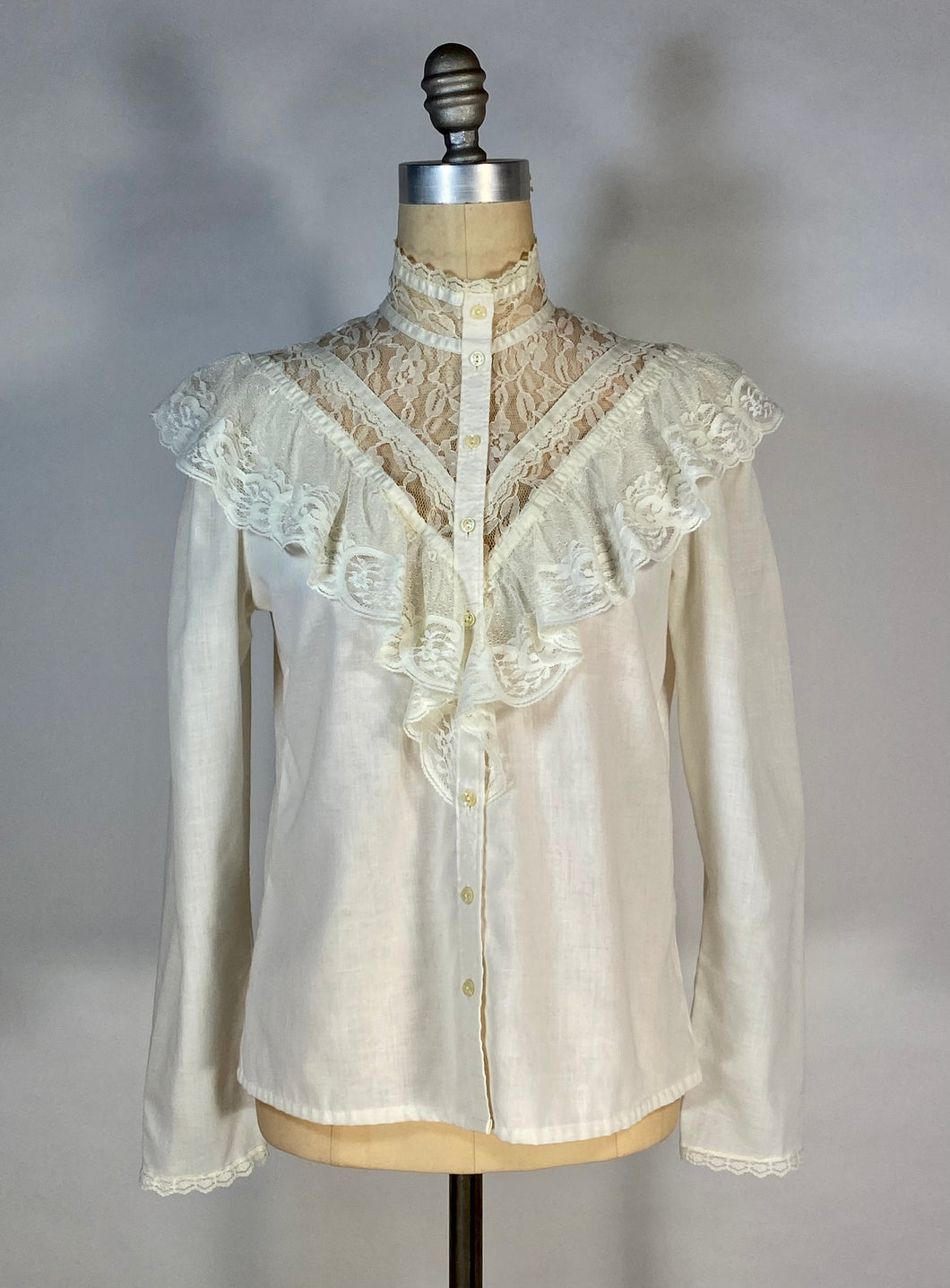 1970s-80's VICTORIAN lace neck Gunnies shirt by Jessica McClintock size 11