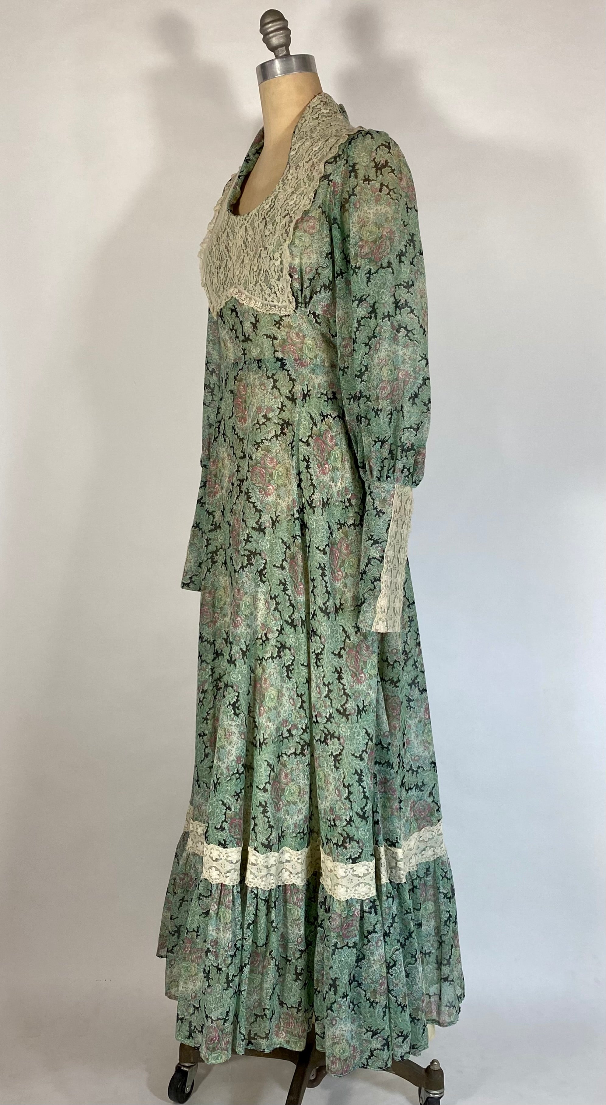 black gunne sax dress 1970's GUNNE SAX BLACK LABEL Romantic dress with Victorian floral prin –  Miss Master's Closet