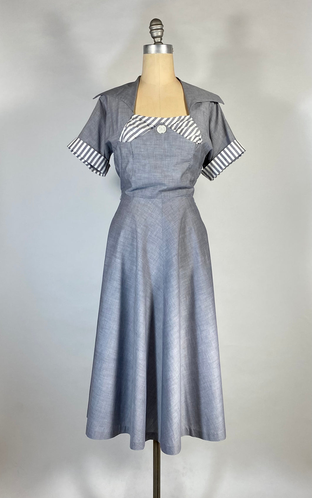 1950's light grey iridescent cotton frock day dress by POLLY BRIEF size Medium