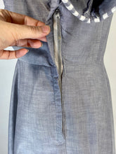 Load image into Gallery viewer, 1950&#39;s light grey iridescent cotton frock day dress by POLLY BRIEF size Medium
