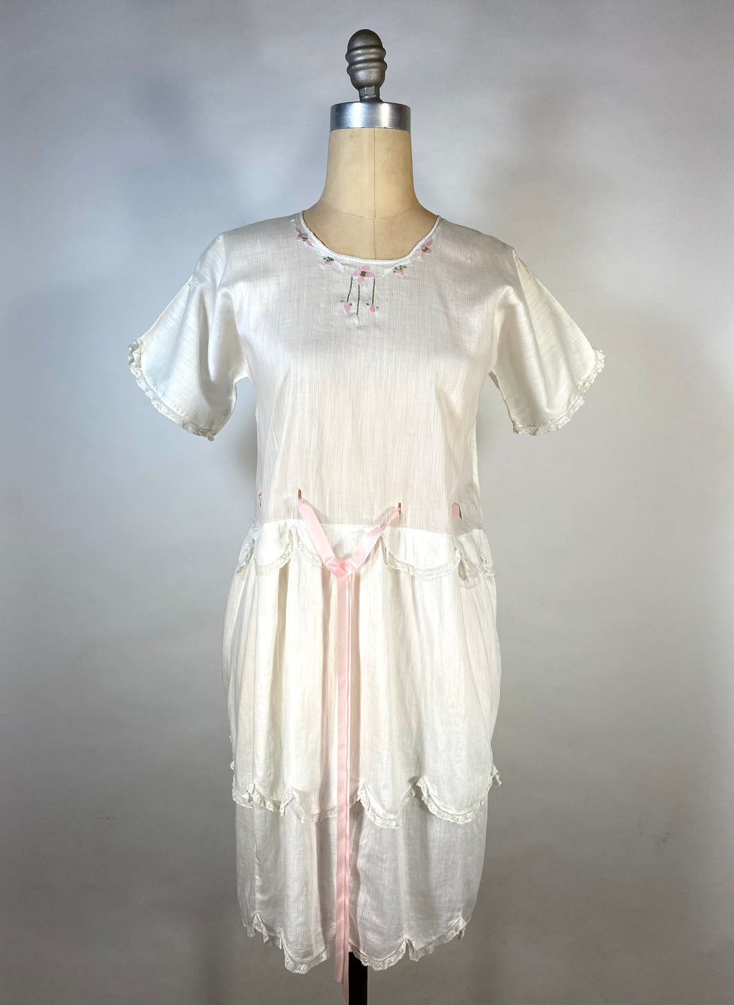 1920's 20s UNIQUE dress with embroidery, lace and scallop edging size Extra Small- Small