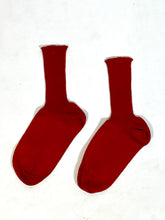 Load image into Gallery viewer, 1950’s deadstock/never worn red knit cotton socks XS
